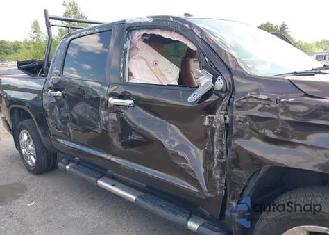 2019 Toyota Tundra 1794 5.7L V8 z USA, uszkodzony, nr VIN 5TFAY5F13KX810923